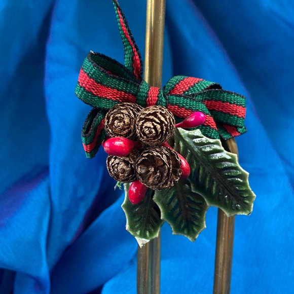 Vtg Brass Bugle Candle Holder Set w/ Pine and Holly - Picture 3 of 6